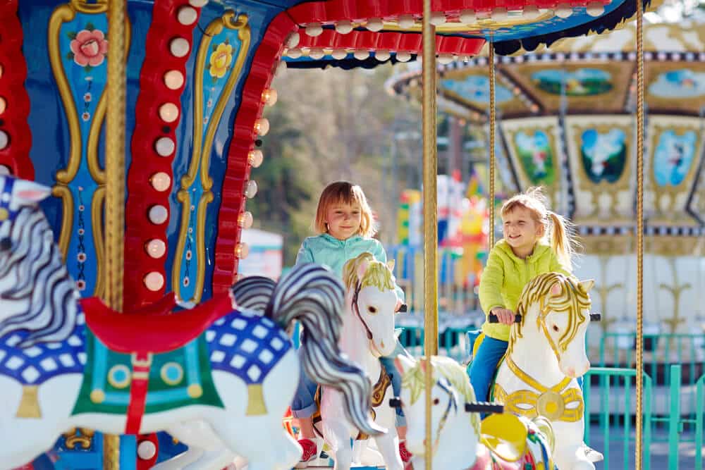 Der Besuch auf dem Freizeitpark ist sowohl für kleinere Kinder, als auch Jugendliche immer eine Reise wert