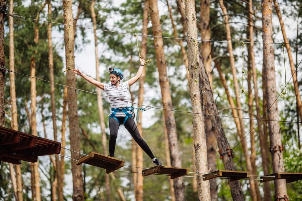 Ein Waldseilpark / Kletterpark ist ein toller Ausflugstipp für Familien mit Kindern, die sich gerne bewegen