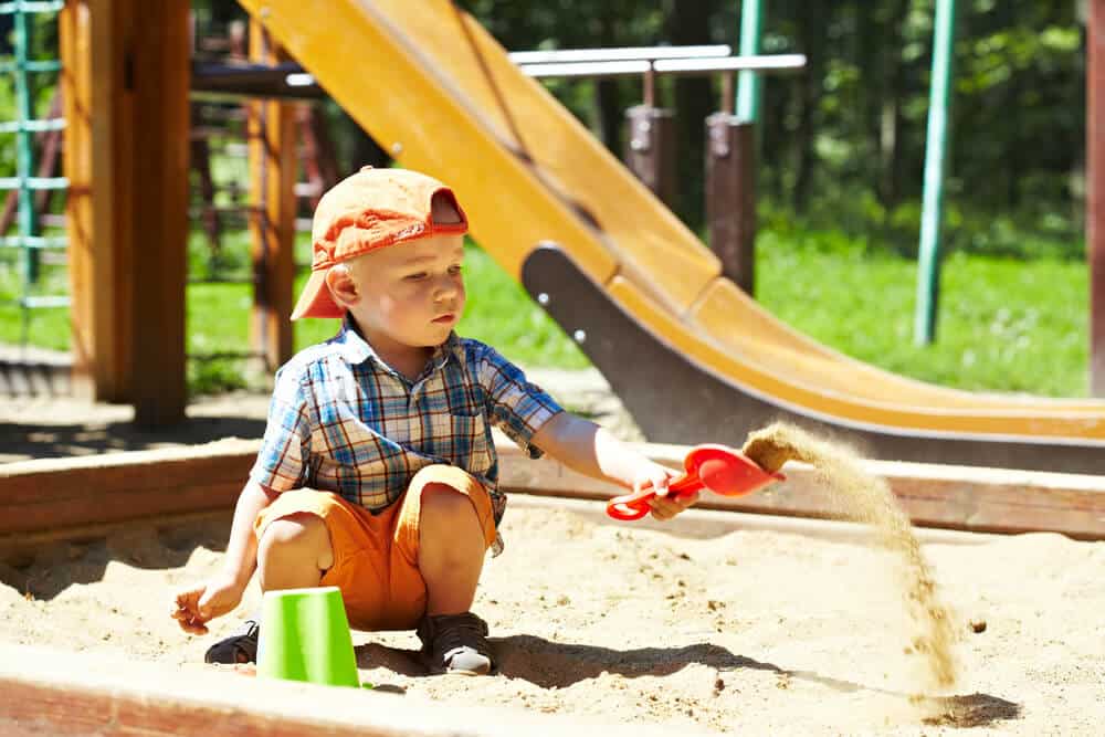 Spielplätze und Abenteuerspielplätze sind eine kostengünstige Möglichkeit, einen tollen Tag mit der ganzen Familie zu verbringen